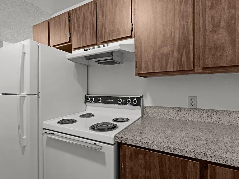 Creekside Apartments — Photo 17