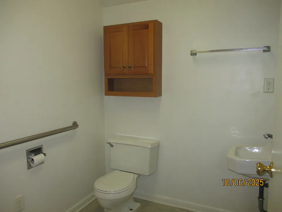 417 S Magnolia Apt A - Photo 5_10062025