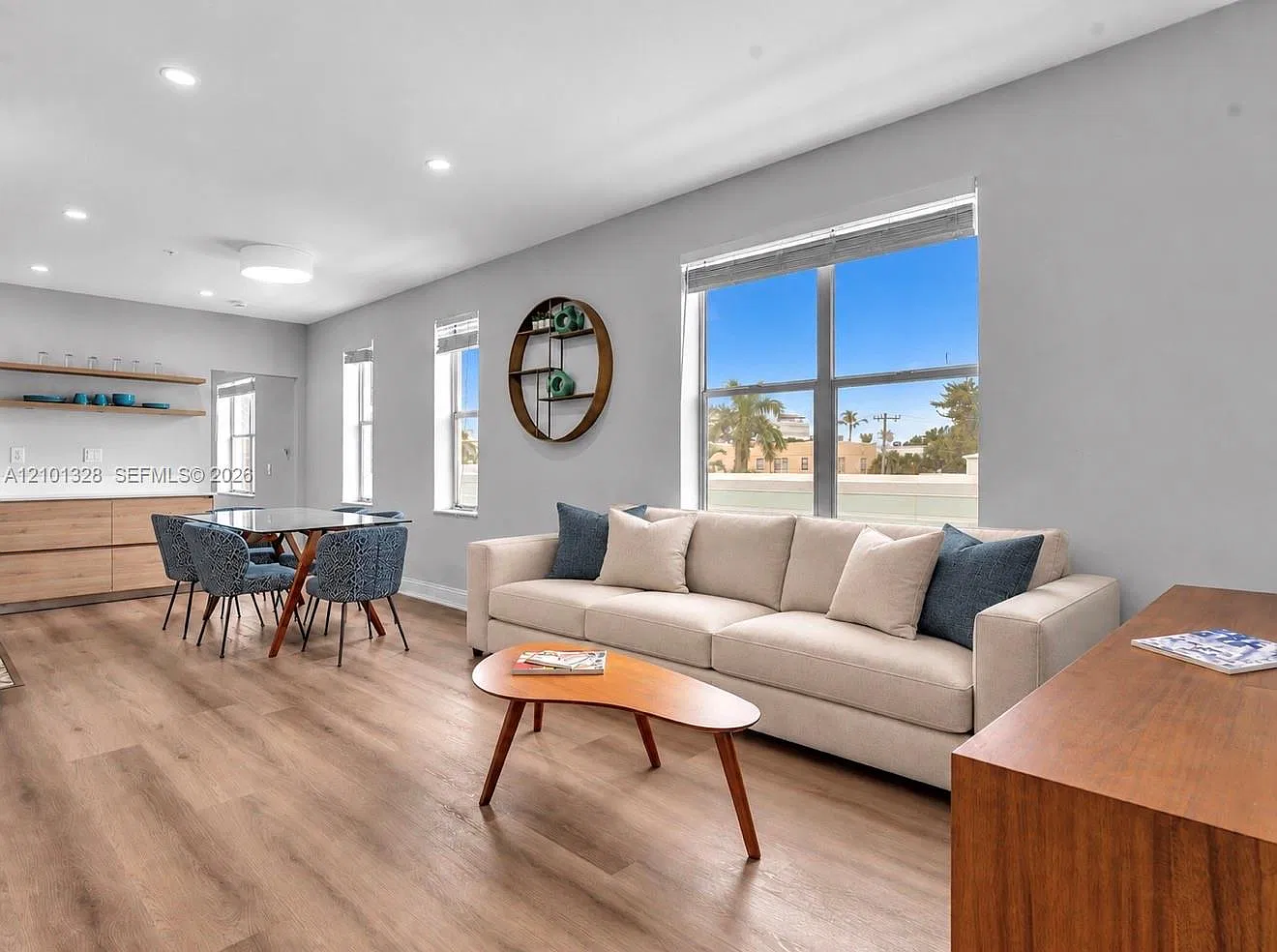 The Elaine Condo — Photo 4