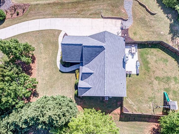 3rd image of 345 Cedar Hollow Dr