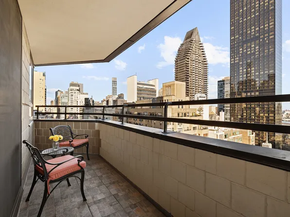 240 East 47th Street 19D image 2 of 13