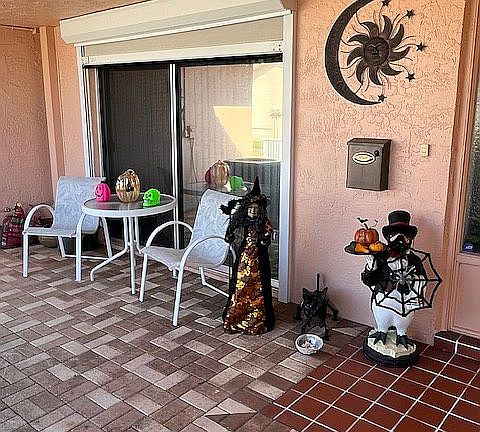 3rd image of 10467 Larchmont Pl N