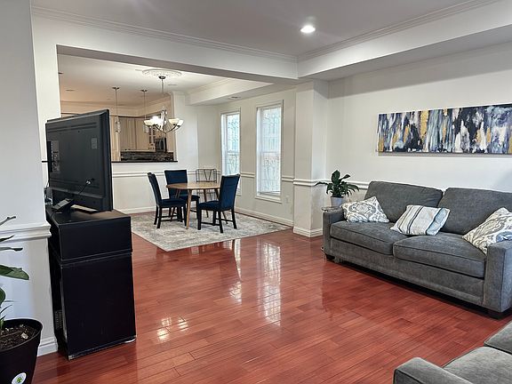 Livingroom & dining room.