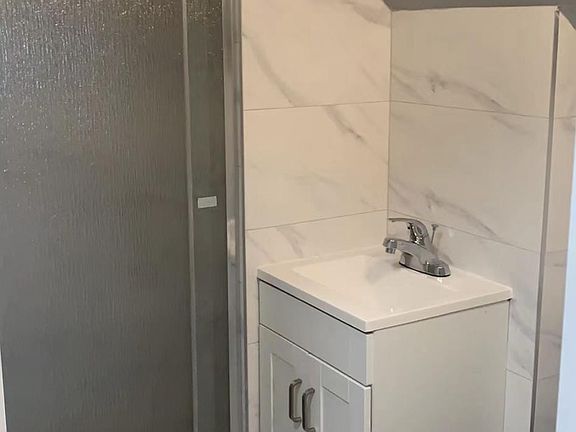 4th image of 33-24 163rd St #3