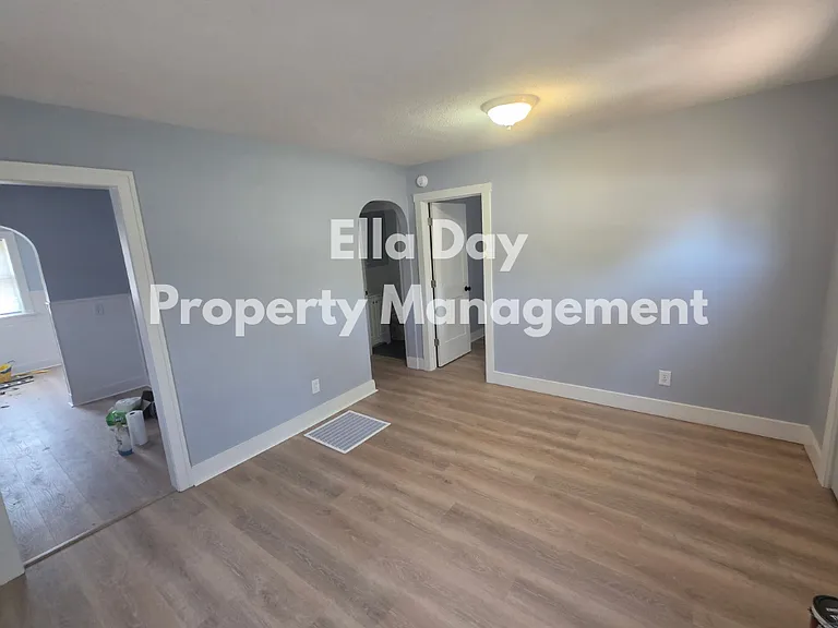 1002 S Topeka Ave — Photo 2