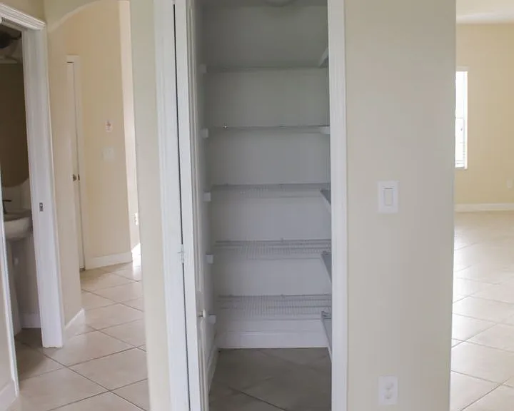 1718 Thetford Cir — Photo 9