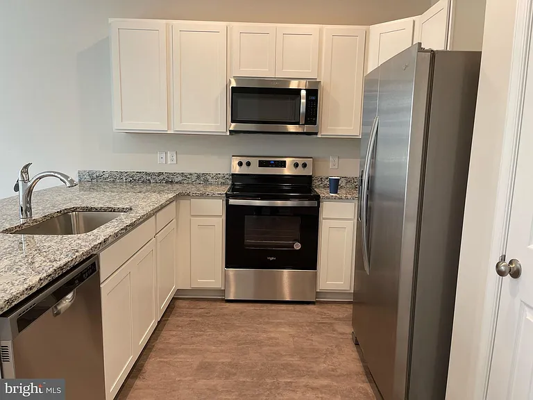 254 Baker Dr — Photo 3