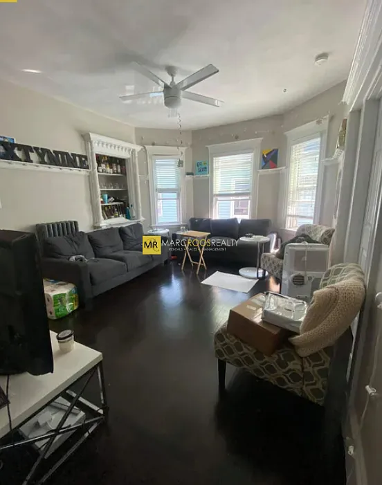 6 bed, 9999 sqft, $9,000 — Photo 1