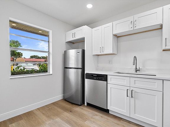 4th image of 154 Lake Barbara Drive