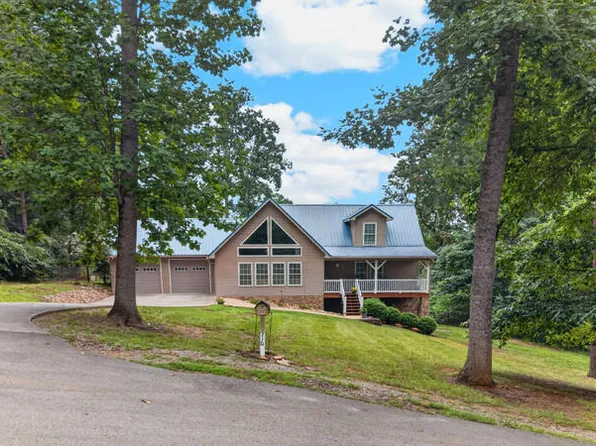 916 Redbud Dr, Dandridge, TN 37725