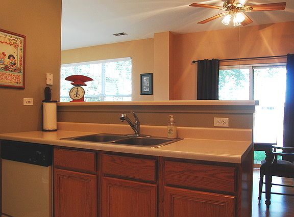 4th image of 2735 Sheridan Ct #2735