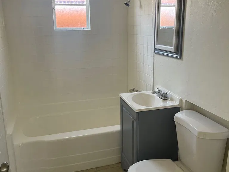 3134-3164 N Fontana Ave — Photo 7