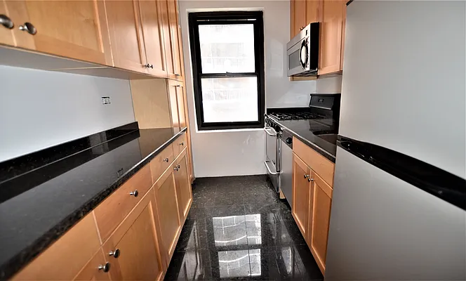 Rented by Manhattan Realty Group | media 18