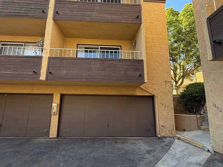 1601 Tina Pl — Photo 11