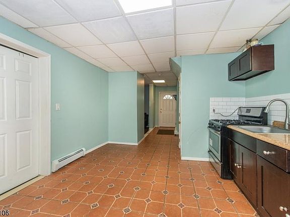 5th image of 36 Whitewood Ave