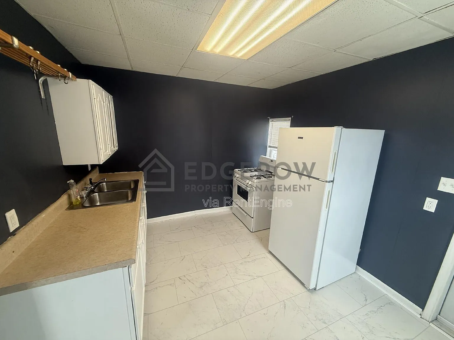 3 bed, 2.0 bath, 1342 sqft, $1,900 — Photo 4