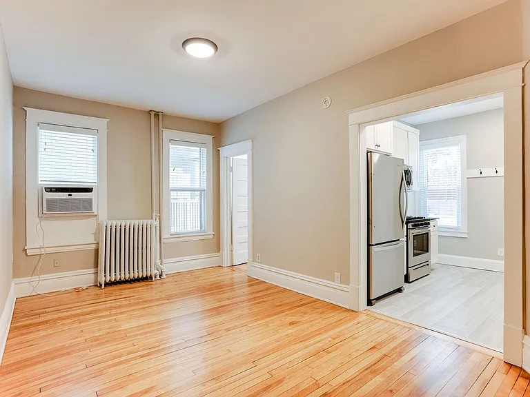 941 Goodrich Ave — Photo 9