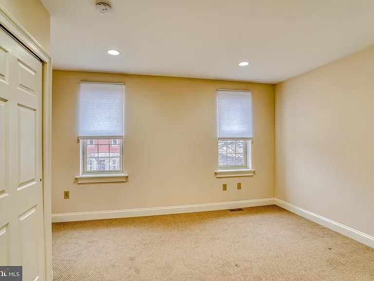 2542 W Girard Ave #2 — Photo 19