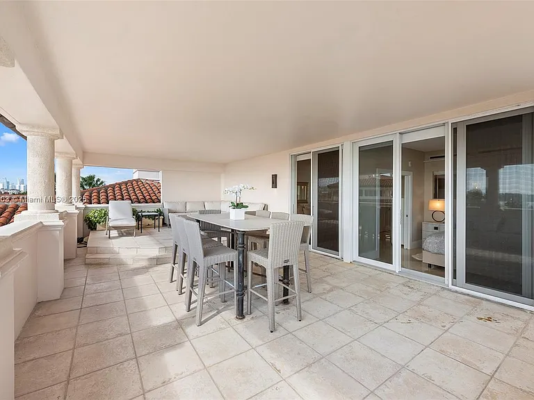 19253 Fisher Island Dr #19253 — Photo 36