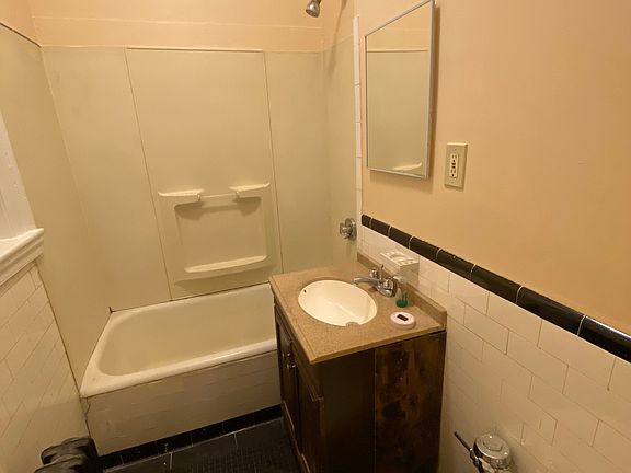 5th image of 247 Chestnut Hill Ave APT 4