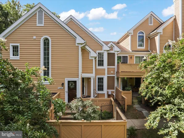 1445 Church Hill Pl, Reston, VA 20194