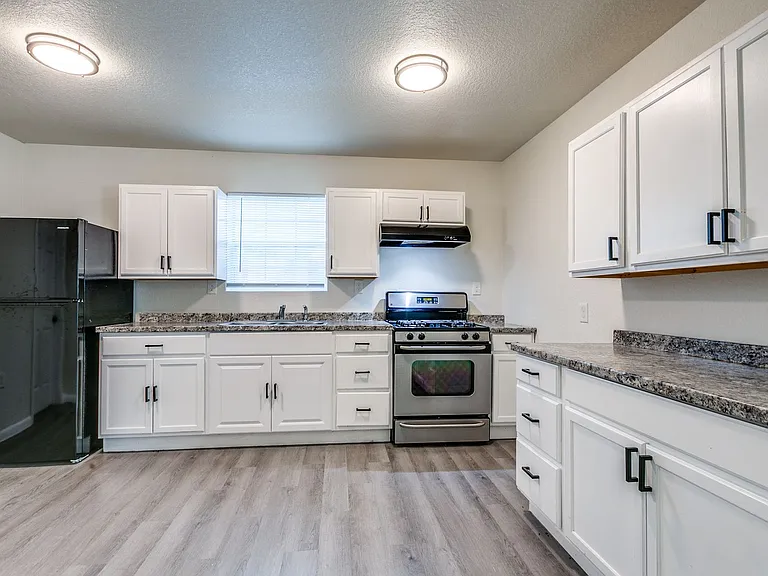 Elmwood Triplex — Photo 10