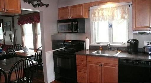 4th image of 19 Beauport Ave