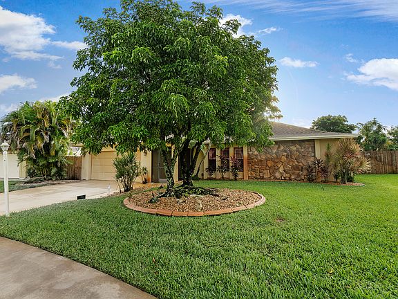 3rd image of 5417 Sandhurst Cir S