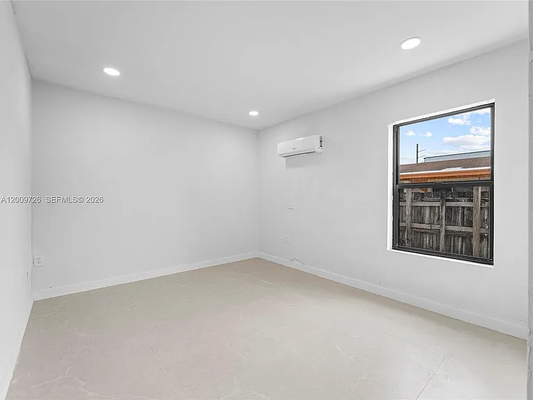 1370 W 29th St #A — Photo 10