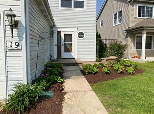 19 Primrose Ln, Oswego, IL