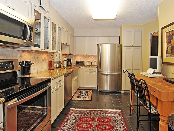 5th image of 1600 N Oak St APT 520