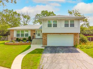 17755 Turtlecreek Dr, Homewood, IL 60430