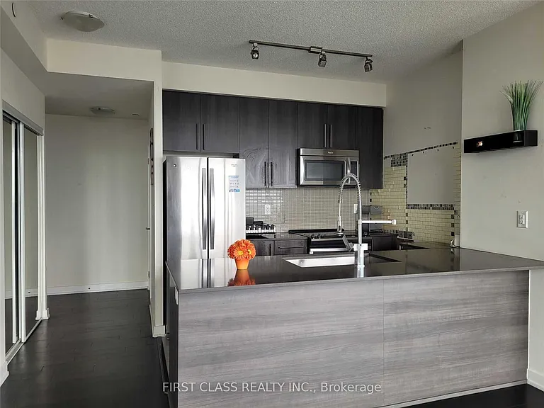510 Curran Pl #1102 — Photo 3