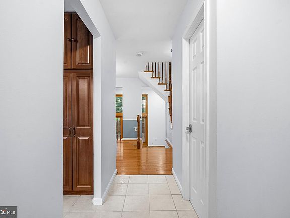 4th image of 212 Gold Kettle Dr