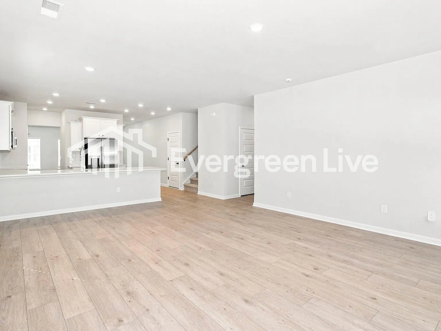 5 bed, 4.0 bath, 2449 sqft, $2,335 — Photo 3