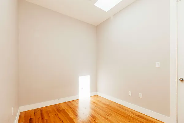 Rented by Nooklyn NYC LLC | media 27