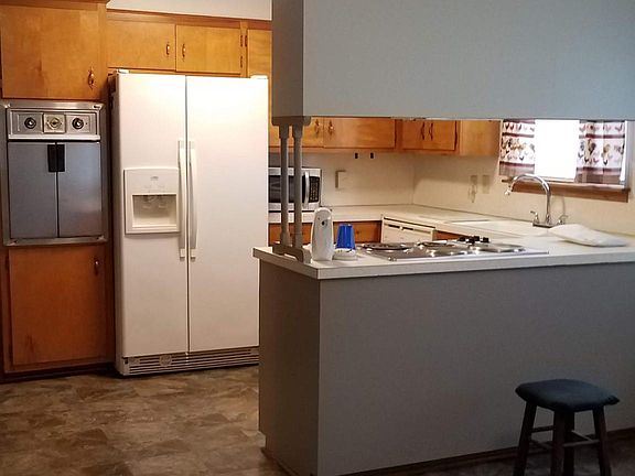 3rd image of 1936 Heights Dr