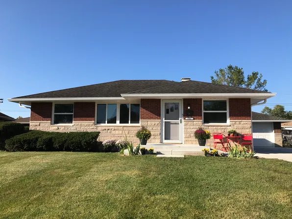 602 Memorial Dr, Beech Grove, IN 46107