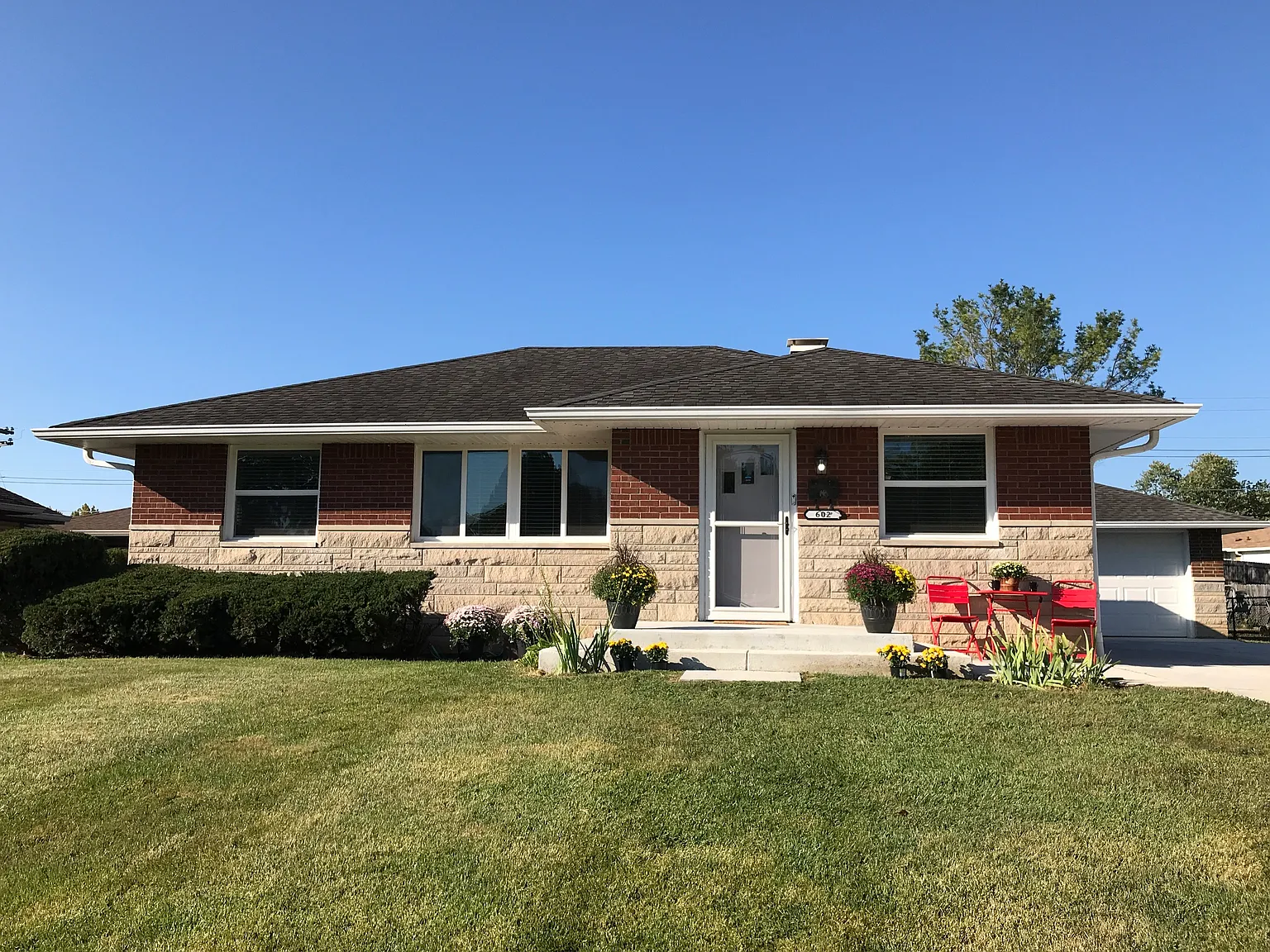 602 Memorial Dr photo 1