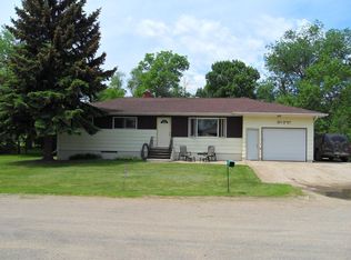 317 3rd St, Ipswich, SD 57451