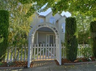 671 Valparaiso Ave, Menlo Park, CA 94025