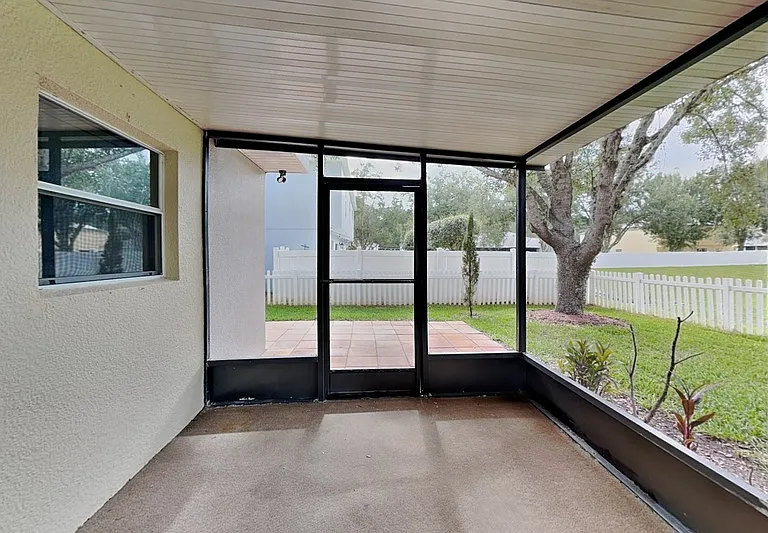 1952 Alambra Cir — Photo 4