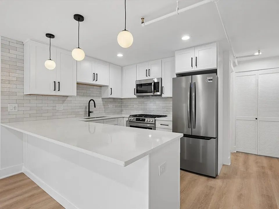 2602 N California Ave #8