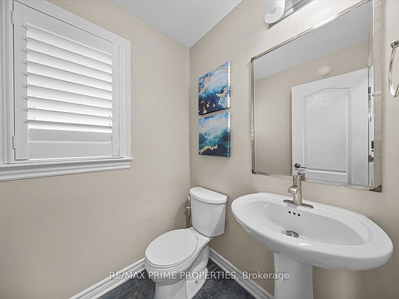 3rd image of 816 Azure St