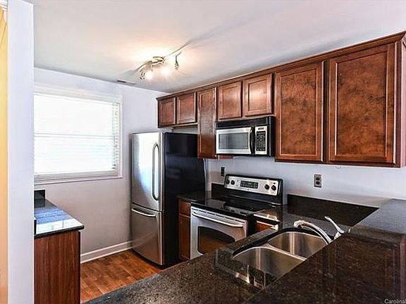 5th image of 1318 Green Oaks Ln APT J