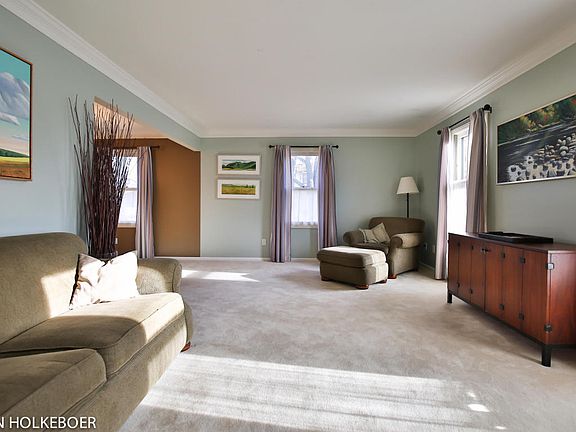 3rd image of 4100 Weymouth Dr SE