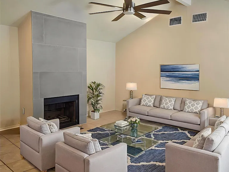 15826 Los Altos Dr — Photo 1