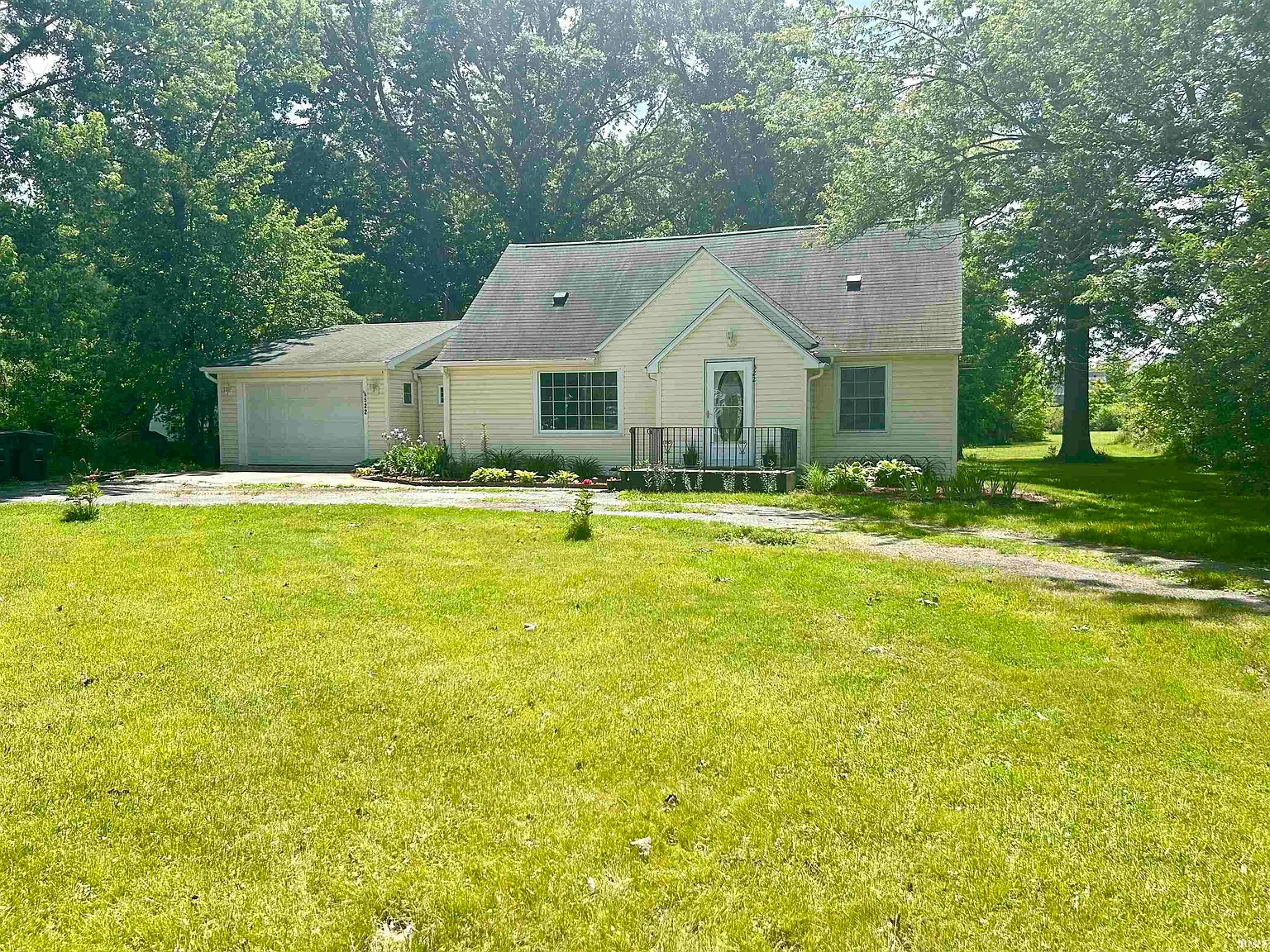 522 Elnora Dr photo 1