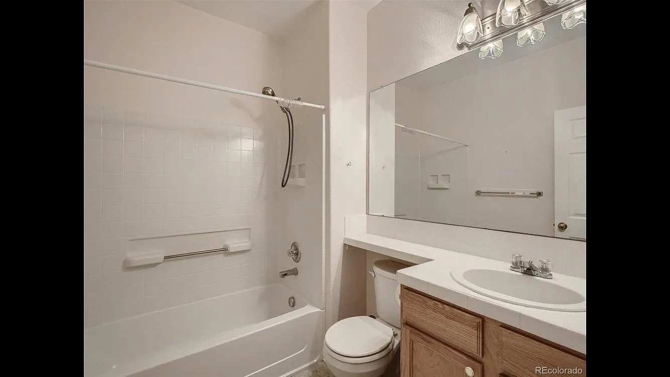3 bed, 1303 sqft, $2,495 — Photo 3
