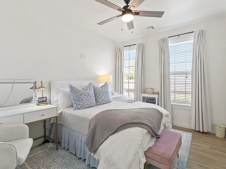 211 W Symmes St #101 — Photo 10